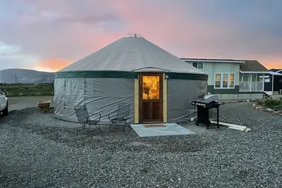 Image de Glamp in style in our 27' yurt. Situated by our Tiny Home area.