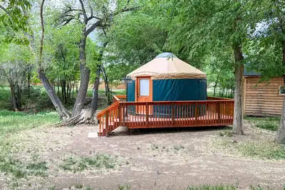 Image de Glamp in style in our 16' yurt, situated on Cedar Creek.