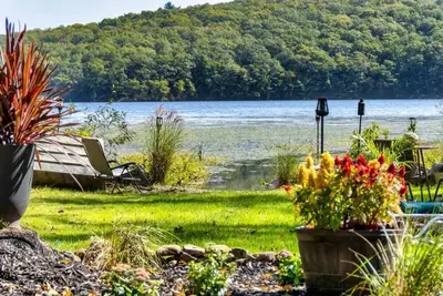 Image de Tranquil Waterfront Retreat on Mombasha Lake