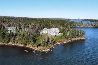 Image de Private Oceanfront Property with Panoramic Views on 6 acres