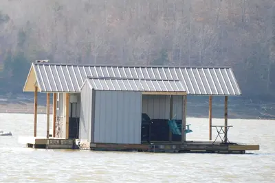Image de Cozy floating home with  WiFi, Ac in peaceful New Tazewell on Norris Lake
