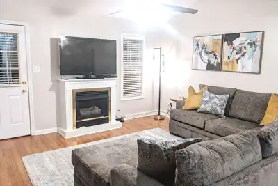 Image de Pet Friendly condo, close to the masters!