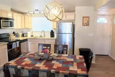 Image de Peacefull, Clean & Homey King Bed Ac Shopping\n