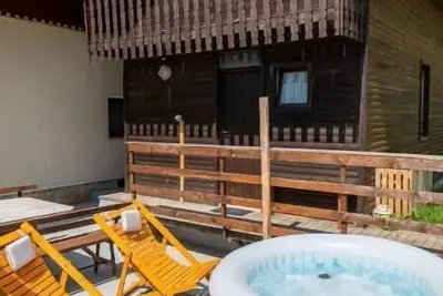 Image de House Borovnica with private hot tub