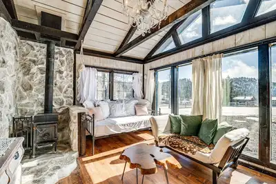 Image de Pet-Friendly Guffey Vacation Rental w/ Deck!