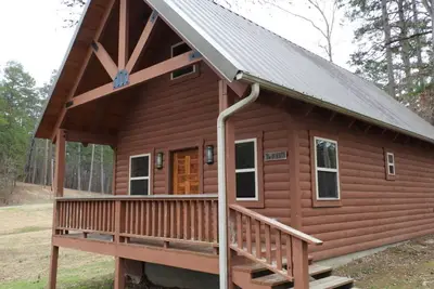 Image de Cozy cabin nestled on Lake Ouachita