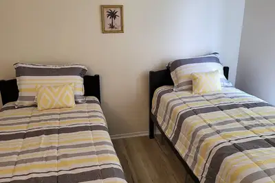 Image de Cozy 4-bedroom house has WiFi and Ac in superb Lancaster, a game room & hot tub.