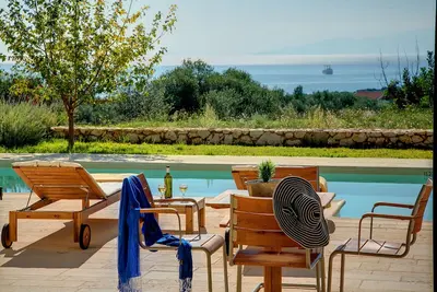 Image de Villa 'Ippokampos Ideales Resort' avec vue sur mer, Wi-Fi et climatisation