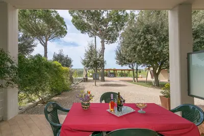 Image de Ferme 'Agriturismo I Debbi - L'Olivo' avec véranda privée, Wi-Fi et climatisation