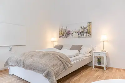 Image de Economy City Living: 1br Apt. in an Old Building