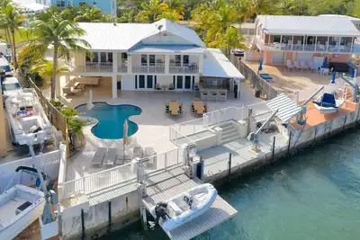 Image de Luxury and Spacious 5-bedroom house with Pool and Dock with Ocean Access