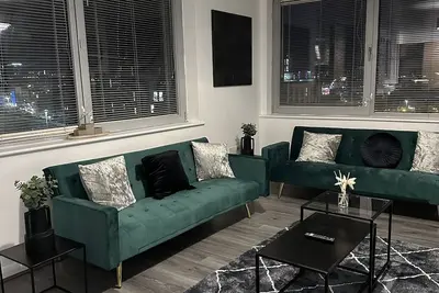 City Centre Luxury 2 Bed Apartment Free Parking