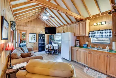 Image de Cozy Dillard Cabin w/ Mountain Views & Pool Access
