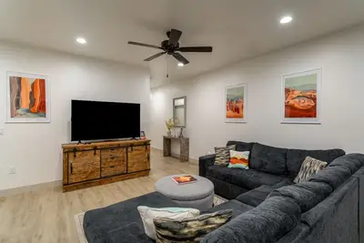 Image de Hiker’s Haven - Trails, Pool, & E-Scooters!