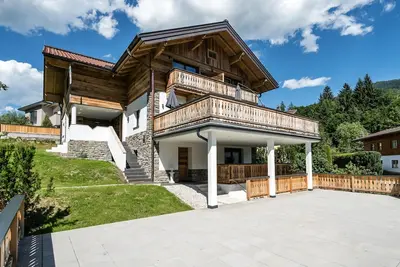 Image de Villa avec bain à remous près du centre