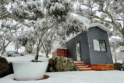 Image de Wombat - Beautiful Secluded Tinyhouse close to the Ski resorts, Snowy Mountains
