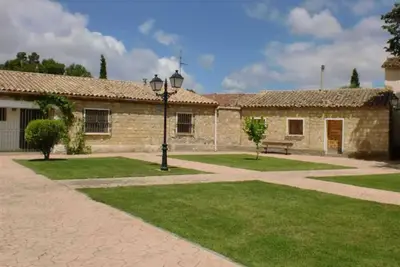 Image de Homerez - Maison chaleureuse au cœur d'Alera avec cheminée