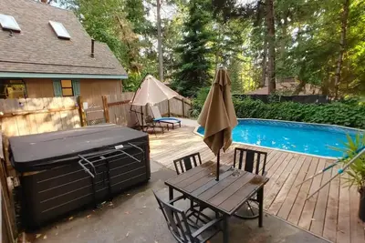 Image de Cozy A Frame Cabin Spa Retreat