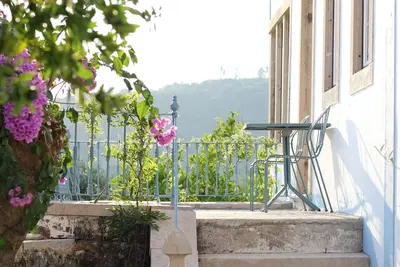 Image de Relax and unwind in this stylish Portuguese Farmhouse.