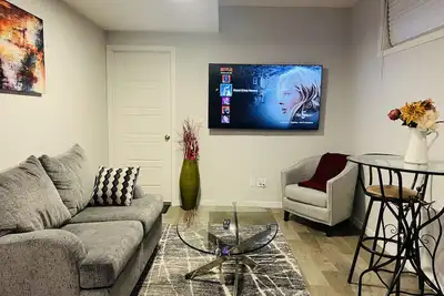 Image de Cozy Haven. Beautiful, new private vacation home in south east Calgary