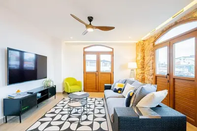 w* | Tasteful 2br in Casco Viejo