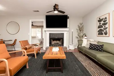 Image de AtHome+1 Stay | 3br Townhouse | Rafb