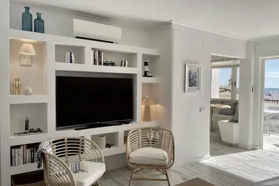 Image de Ocean Balcony à 3 minutes à pied de la plage, grande terrasse, vue mer, piscine