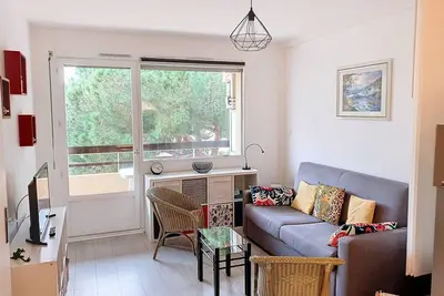 Image de T2 climatisé 3* avec Loggia, Parking sécurisé, WiFi, proche plage - Bormes-les-Mimosas