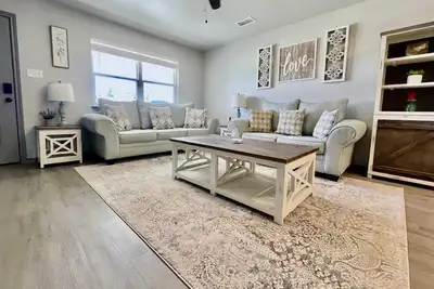 Image de Lakeside Retreat - 3br 2ba - Close to Hospitals