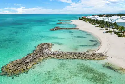 Image de Luxury Beach side escape, steps from private beach, restaurant, marina, and café
