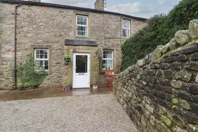 Inglenook Cottage, pet friendly, with a garden in Long Preston