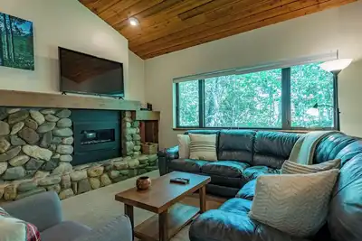 Bridgepoint Condo 30-New Listing! Tranquil Woodland Creek View, Hottub Onsite