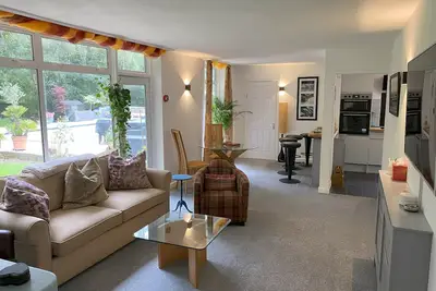 Image de Relax surrounded by woodland in the Annex at Capers End!