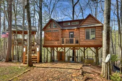 Image de Misty Mountain Treehouse- Blue Ridge Ga