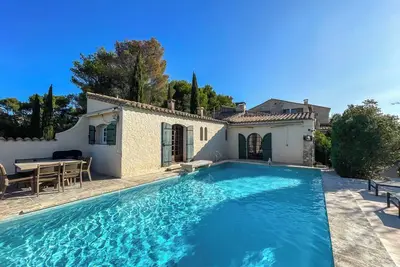 Image de Taureau - Trois Chambres Villa, Couchages 6