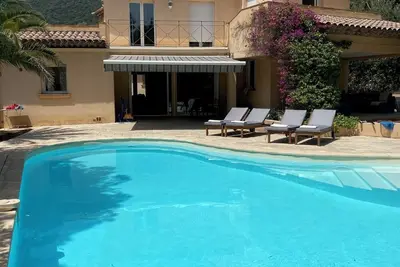 Image de Villa im Grünen, 5 Min zum Strand