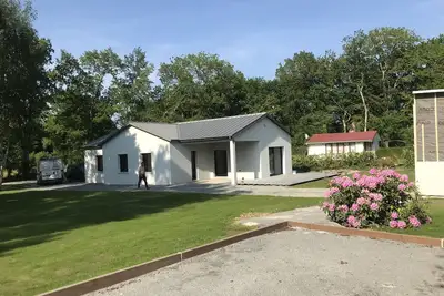 Image de Maison de campagne à 10 minutes de la plage, dans un endroit calme.
