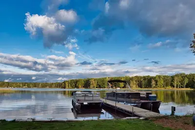 Image de 4-bedroom two level guest house next to Shupac Lake in Grayling