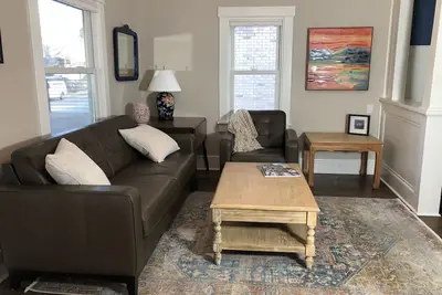 Image de Centrally located 3 bedroom 2 bath with Ac and dedicated workspaces in Bend