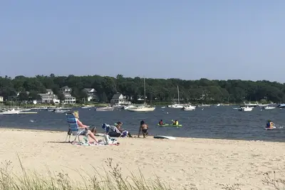 Image de Welcome to this perfectly imperfect Cape Cod Charmer!