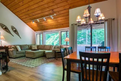 Image de The Village Lodge - Loon Mountain - Pools - Skiing - Mountain Biking - Shopping