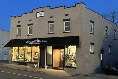 5 minutes from the Ark! Pet friendly