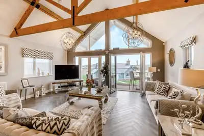 Image de Relax on the South-West facing sunlit upper balcony with views towards the Cheviots.