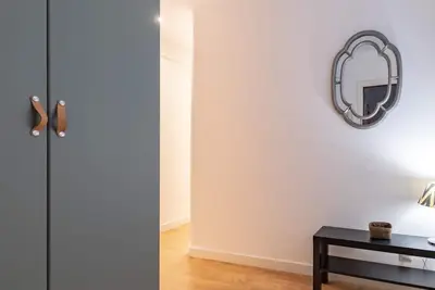 Image de Spacieux et confortable à côté de l'hôtel de ville