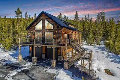 Image de Stargazing~LuxuryChalet~MinstoWillamettePass~Theater~Arcade~CraterLake~3KingBeds