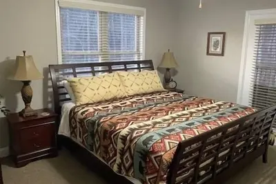 Image de Honey Bear Riverside Retreat in Downtown Helen Ga. , Honey Bear Riverside Hideout