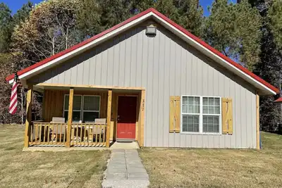Image de The Crappie-2 bedroom cabin with spacious parking