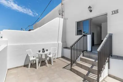 Image de Appartement de vacances 'Cozy Paradise' avec terrasse privée, Wi-Fi et climatisation