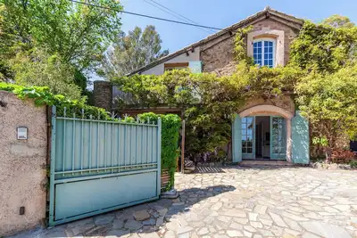 Image de Appartement 'Logement De Charme Les Araucarias' avec piscine partagée, terrasse privée et Wi-Fi