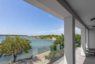 Image de Belle maison à Rab avec vue sur la mer